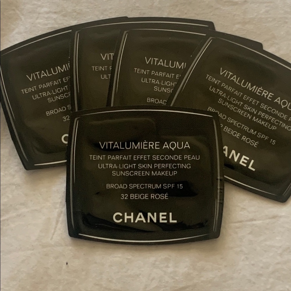 Vitalumiere Aqua Chanel samples